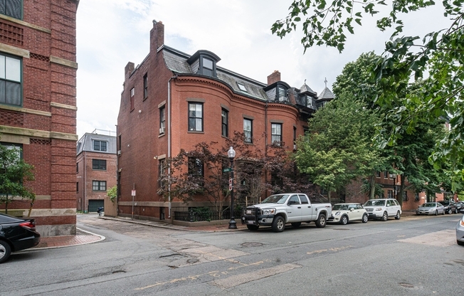 78 W CONCORD ST