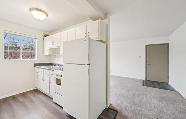 2 beds, 1 bath, 610 sqft, $850, Unit 195-03