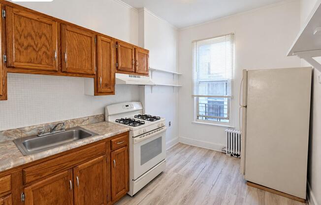 3 beds, 2 baths, $4,500, Unit 2
