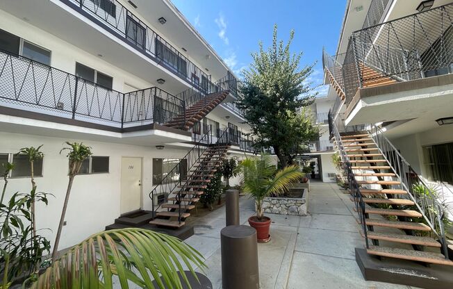 Studio, 1 bath, 400 sqft, $1,599, Unit 104
