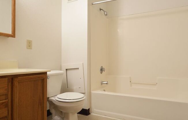 2 beds, 1 bath, 725 sqft, $1,215, Unit 1 - 23