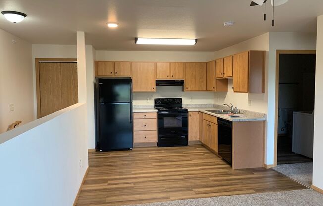 2 beds, 1 bath, 996 sqft, $940