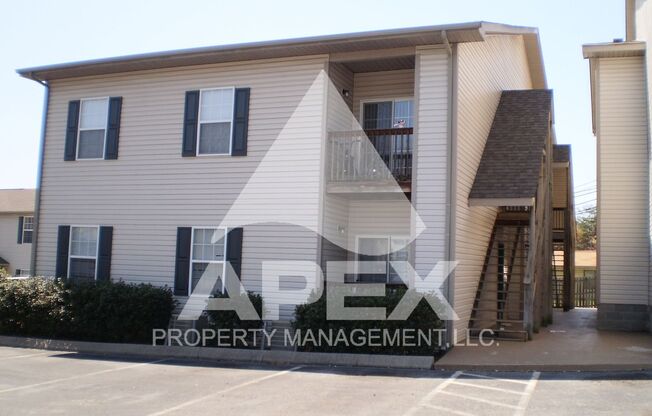 NICE 3 Bd | 2 Ba Top Floor Condo in West Knoxville!