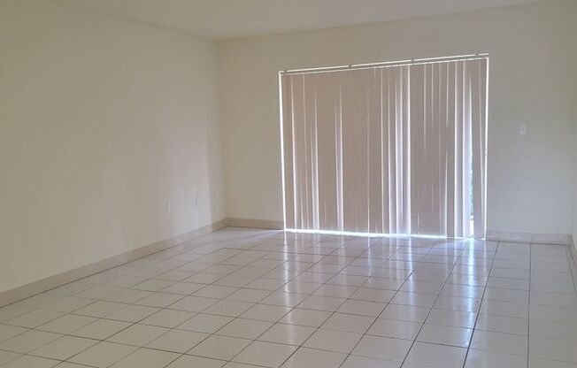 1 bed, 1 bath, 725 sqft, $1,695, Unit V214