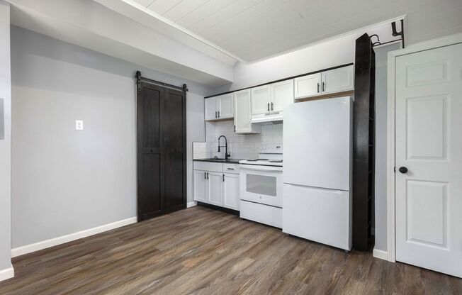 Studio, 1 bath, 200 sqft, $995, Unit #5