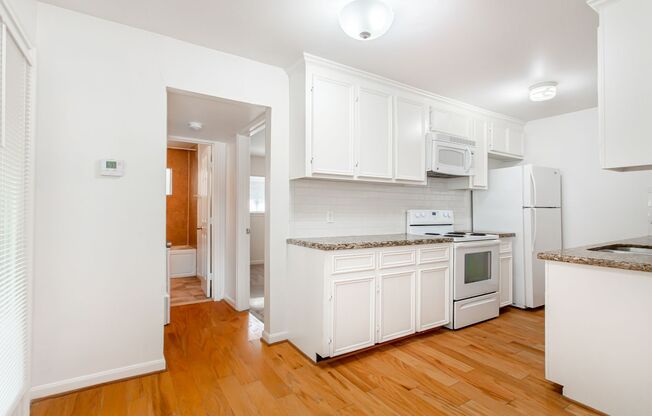 2 beds, 2 baths, $1,200, Unit 5