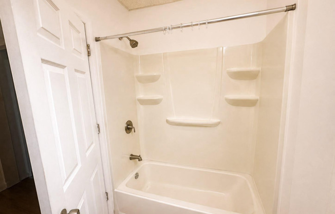 3 beds, 1 bath, $1,250, Unit #3
