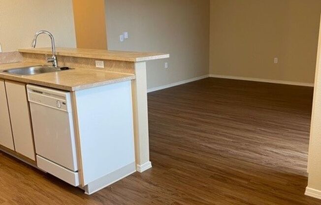 2 beds, 1 bath, 832 sqft, $1,450, Unit 2850-302