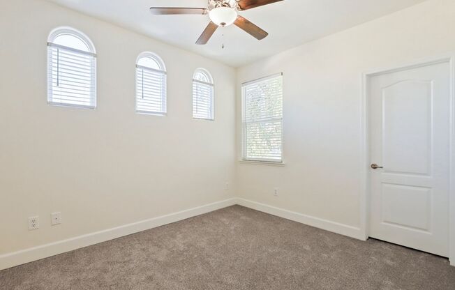 3 beds, 2 baths, 1,333 sqft, $2,550