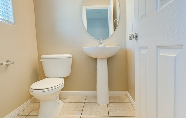 Spacious 3BD in Gated Community – Water & Sewer are Included