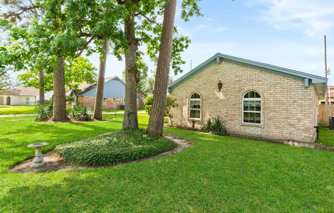 Comfort & Convenience Near The Woodlands!