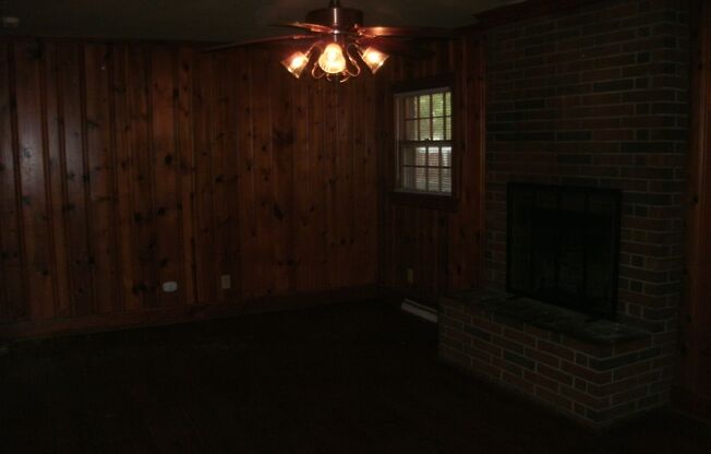 3 beds, 2 baths, $1,350