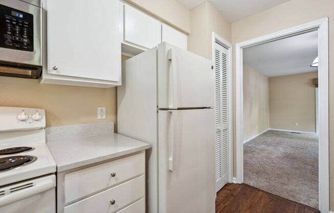 Take $500 off your first month! Charming 2BR, 1.5BA Townhome near the heart of Chapel Hill!