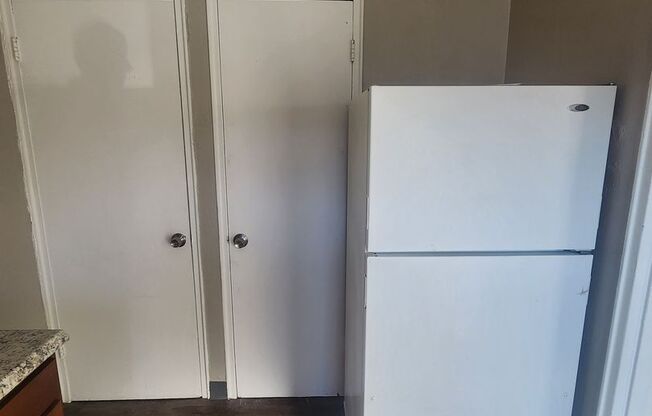 3 beds, 1 bath, 1,500 sqft, $1,300, Unit 1614-00