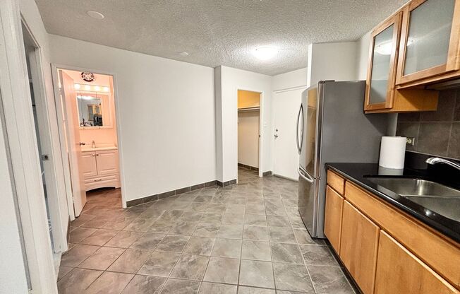 2 beds, 1 bath, $2,300