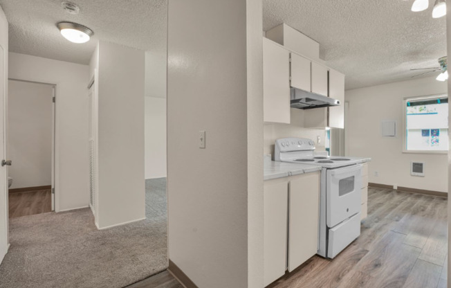 2 beds, 1 bath, 900 sqft, $1,575, Unit 760-24