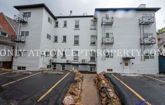 1 bed, 1 bath, 320 sqft, $1,125, Unit 4H