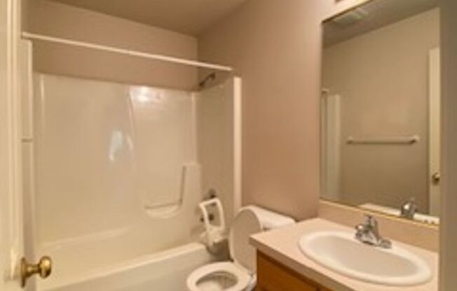 2 beds, 1.5 baths, $1,095