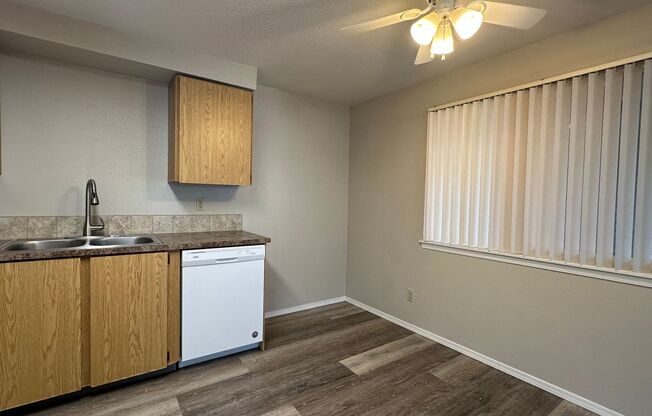 2 beds, 1 bath, 840 sqft, $1,295, Unit 01