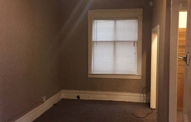 1 Bedroom with Den 1 Bath on the West Side of Saint Paul HEAT INCLUDED