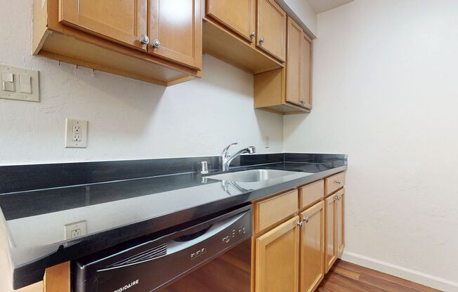 2 beds, 1 bath, 750 sqft, $2,450, Unit 620-6