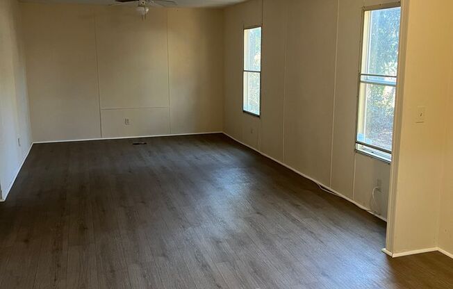 3 beds, 2 baths, $1,050, Unit Lot 4