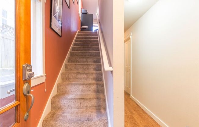 3 bd 3 bath townhouse close to SPU