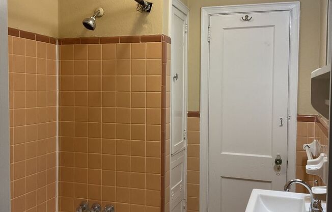 2 beds, 2 baths, $1,800