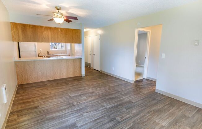 2 beds, 1 bath, 900 sqft, $1,350, Unit 22