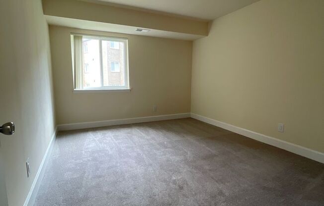 1 bed, 1 bath, 745 sqft, $1,685, Unit 14215 #302