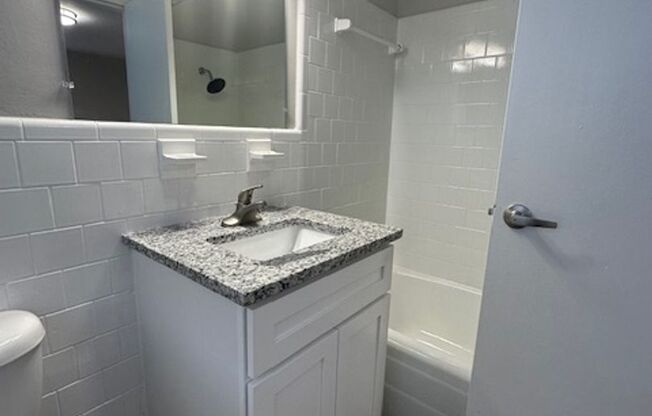 1 bed, 1 bath, $1,275, Unit R23-3