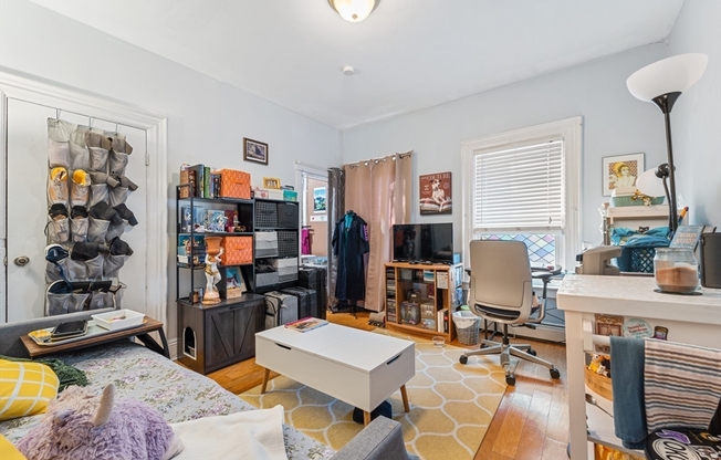 12 EVERGREEN SQ