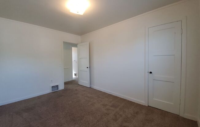 3 beds, 1 bath, $1,575, Unit 1411