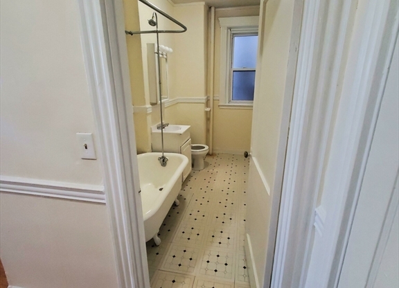 1 bed, 1 bath, 600 sqft, $2,600, Unit 9