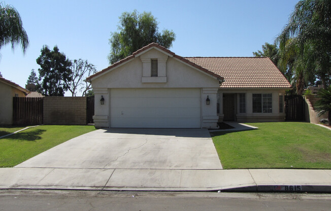 Riverlakes Home with Pool!!!