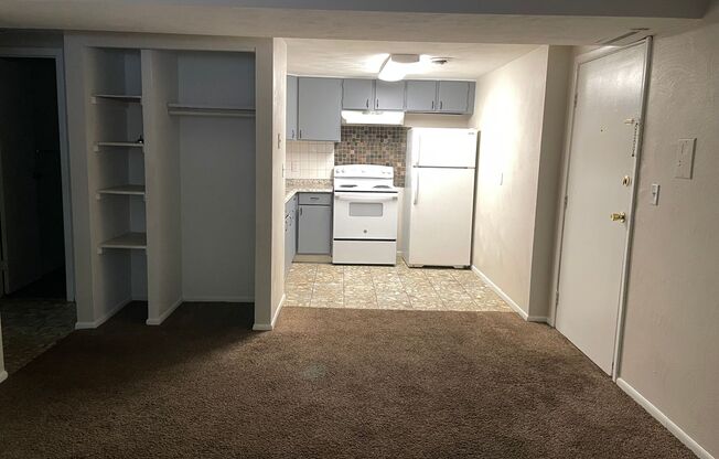 2 beds, 1 bath, 800 sqft, $795, Unit Unit #4