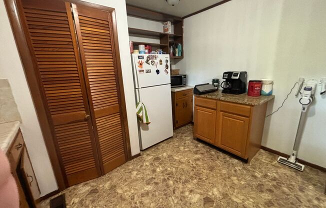 3 beds, 2 baths, $1,100