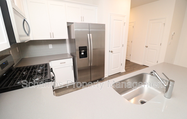 384 FREESTALL DR