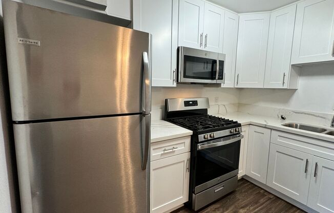 2 beds, 1.5 baths, $2,595, Unit 2215A