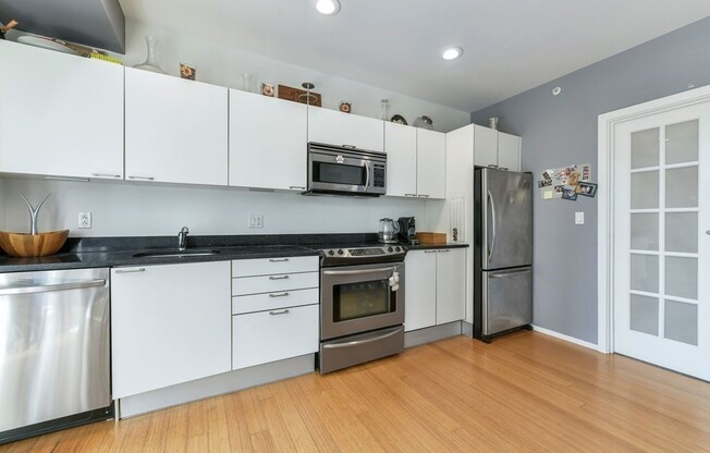 1 bed, 1 bath, 702 sqft, $3,200, Unit 524