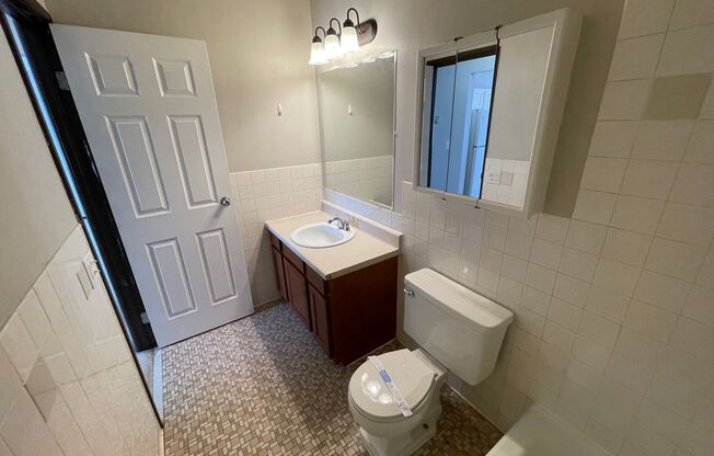 1 bed, 1 bath, 750 sqft, $930, Unit H 103
