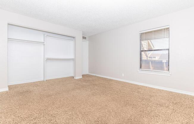 2 beds, 1 bath, 850 sqft, $818