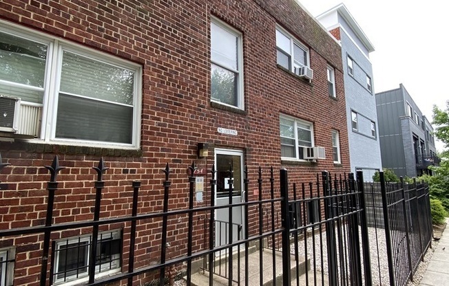 754 GIRARD ST NW