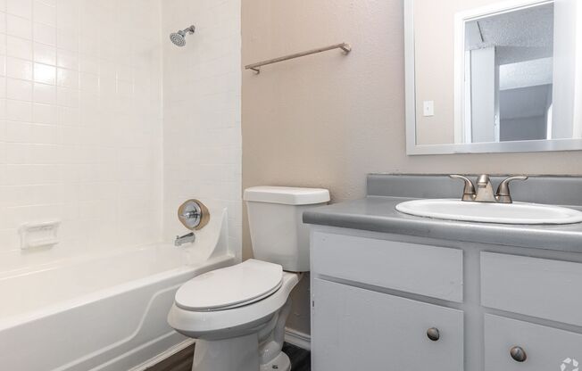 2 beds, 1 bath, 990 sqft, $845, Unit H6