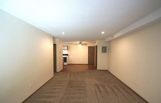 2 beds, 2 baths, 915 sqft, $1,695, Unit 113