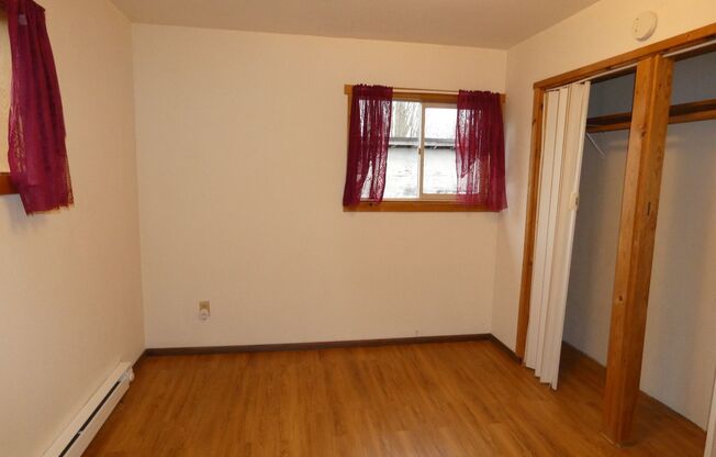 2 beds, 1 bath, $1,600