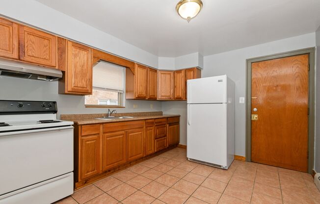 2 beds, 1 bath, $2,395, Unit 3757-1N