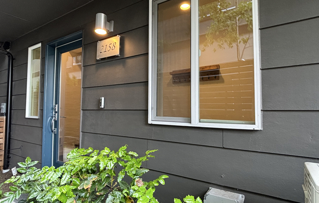 2158 N 185 ST