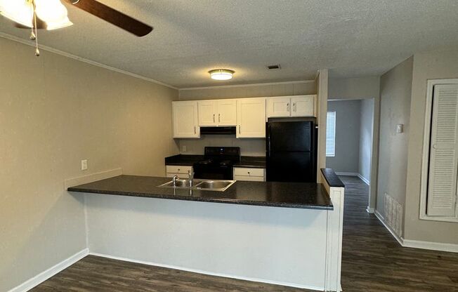 2 beds, 1 bath, $950, Unit Apt. E1