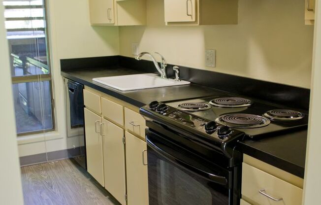 2 beds, 1 bath, 840 sqft, $1,597, Unit 1915